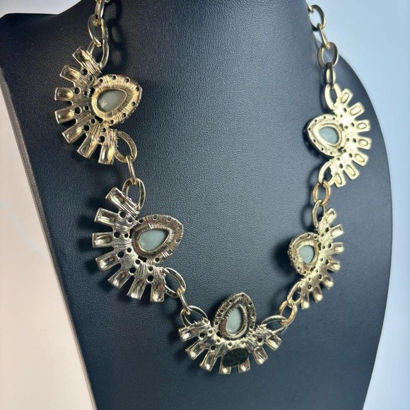 Boho necklace collection with delicate gold piece and a large collar necklace - Picture 5 of 6